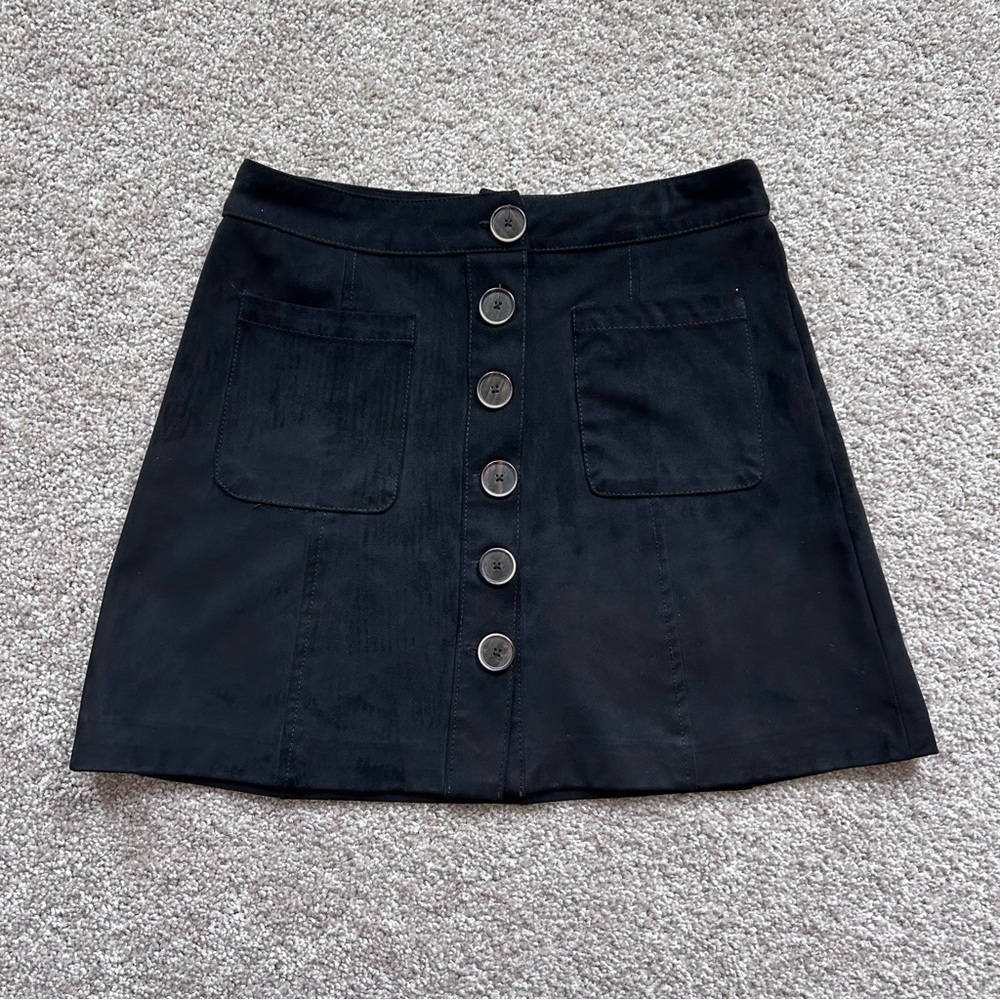 Zara TRF Black Faux Suede Button Front Mini Skirt XS High Stretch Pocket A-Line